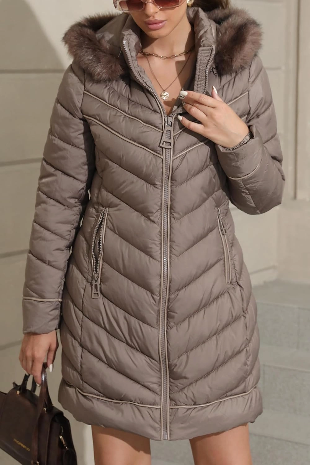 Bellivera Women's Winter Thickened Quilted Puffer Jacket Zipper Pockets Bubble Coat with Removable Hood and Faux Fur Collar