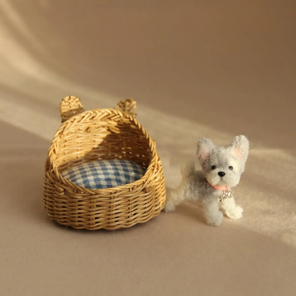 Handmade Wicker Dog Bed with Mini Schnauzer – 1:12 Scale Dollhouse Pet Furniture with Checkered Cushion – Light Brown