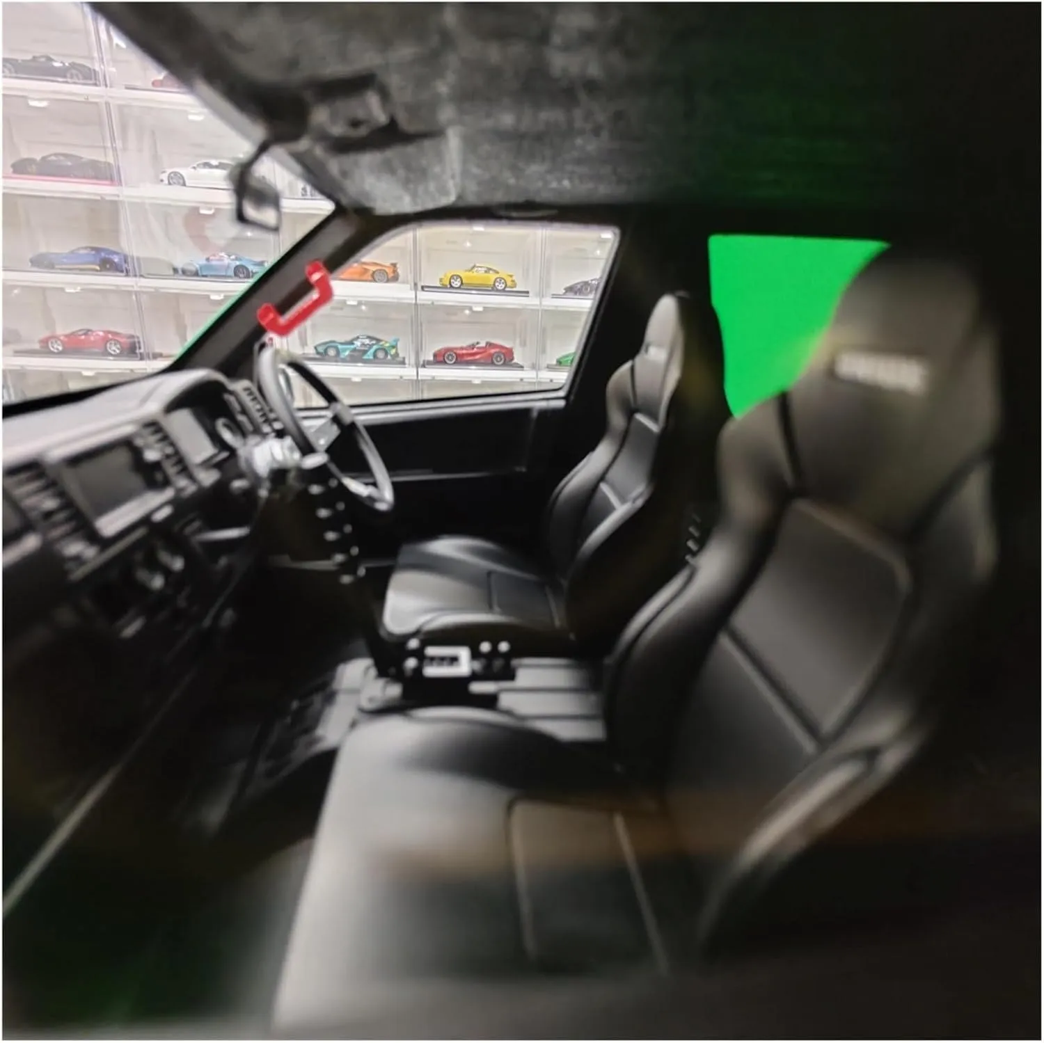 Metal Die Cast Toy Cars 1 18 for Toyota Sea Lion Van TSD Works HIACE Simulation Resin Car Model Collection for Home Or Office Décor(Green)