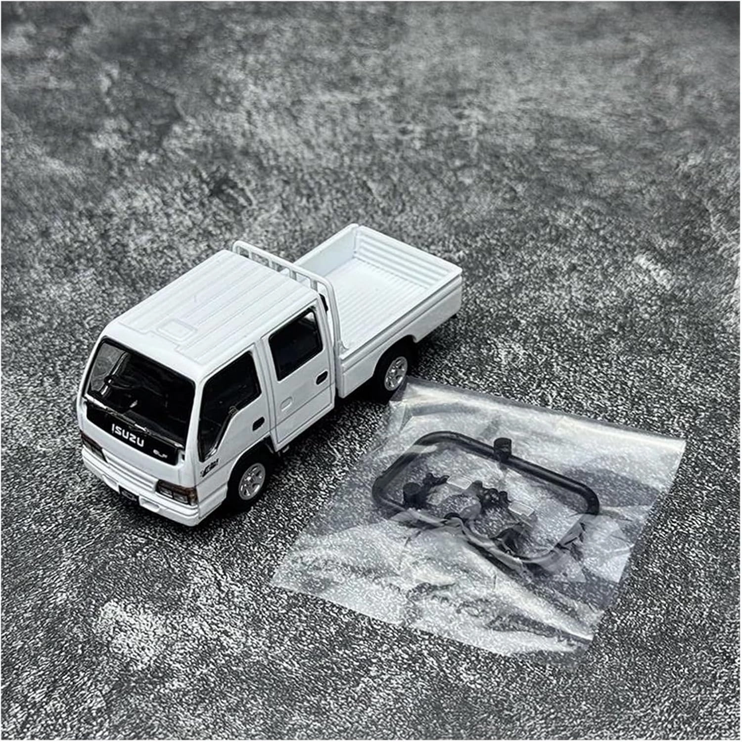Metal Die Cast Toy Cars 1:64 for Isuzu ELF Van Car Diecasts Alloy Vehicle Party Suitable for Adult Collection Model for Home Or Office Décor(White)
