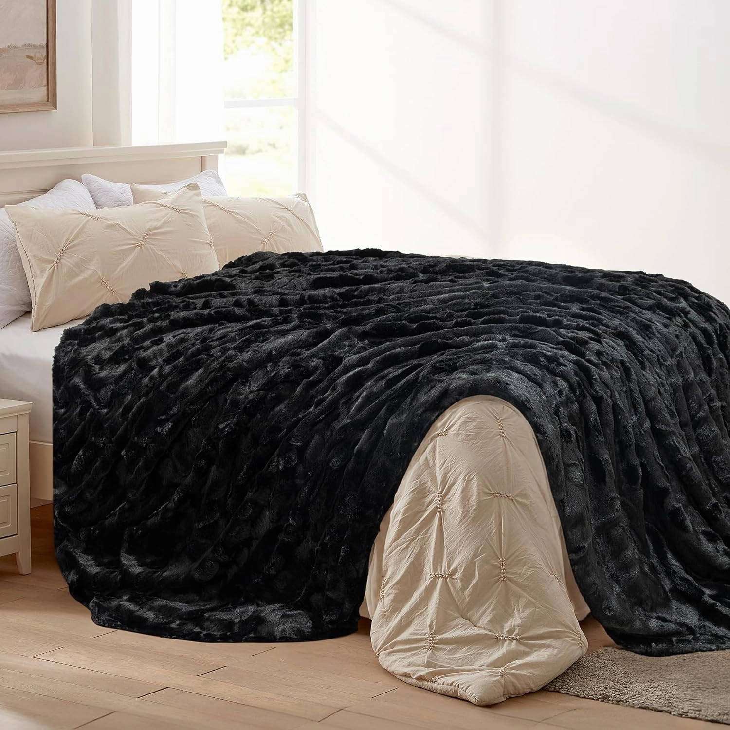 TOONOW Faux Fur Luxury Throw Blanket,Double Side Soft Fluffy Shaggy Fuzzy Blanket for Couch Sofa Bed (Black, X-Large Twin Size)